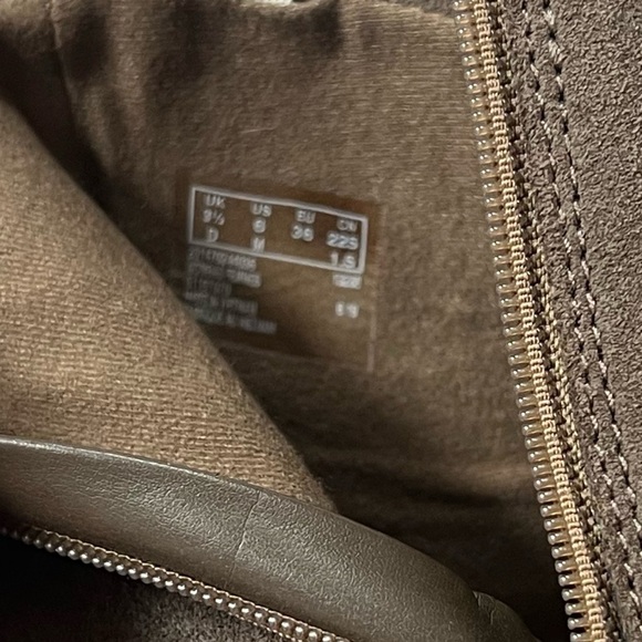 Clarks Sharon Suede Brown Tan Ankle Wedge Boots Almond Toe Women’s Sz 6 Booties - Picture 7 of 7